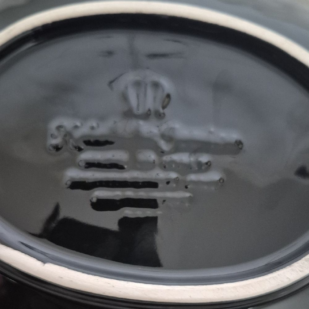 Elegant Black Serveware Bowl - Picture 2 of 16